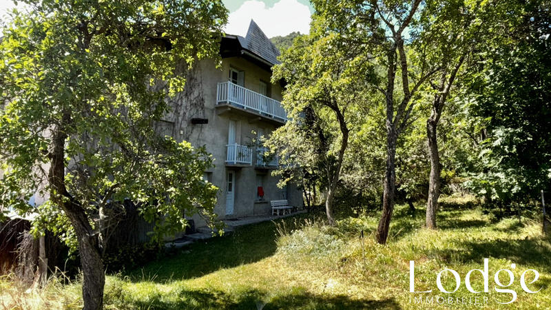 Maison - 400 m² - 26 pièces