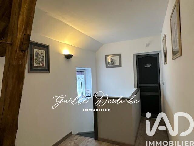 Maison - 220 m² - 7 pièces