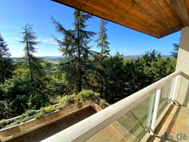 Maison - 455 m² - 9 pièces