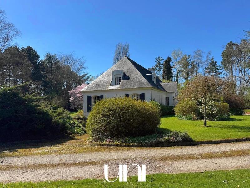 Maison - 318 m² - 8 pièces