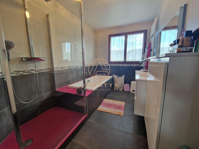 Maison - 182 m² - 7 pièces