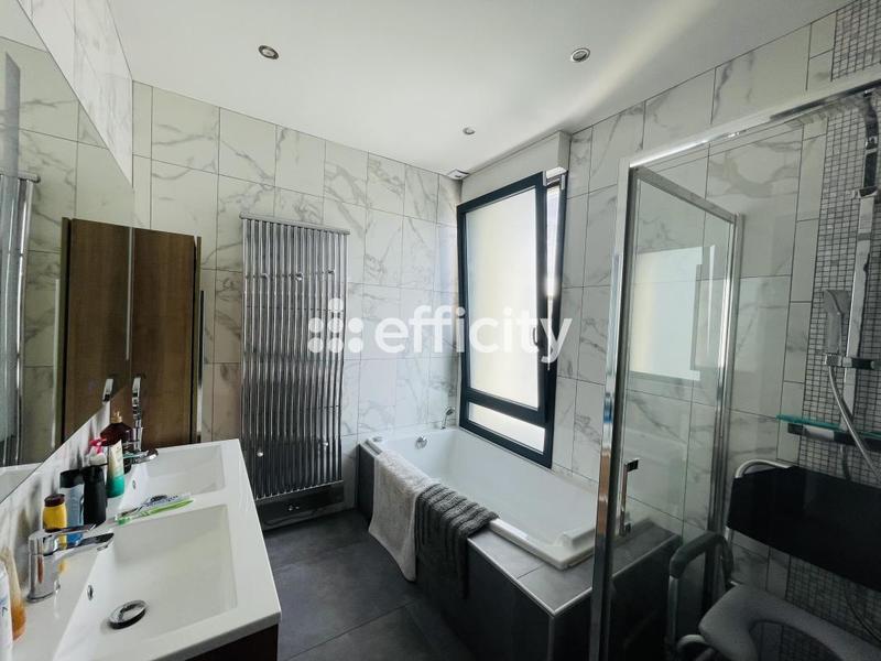 Demeure - 200 m² - 7 pièces