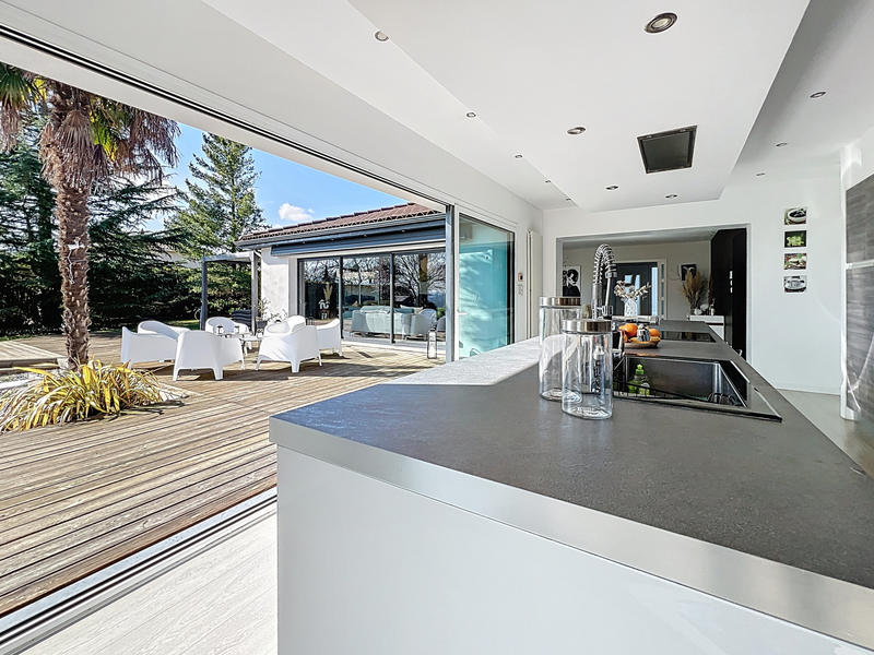 Maison - 222 m² - 6 pièces