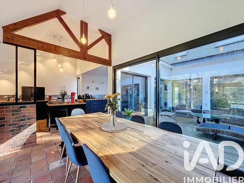 Maison - 242 m² - 8 pièces