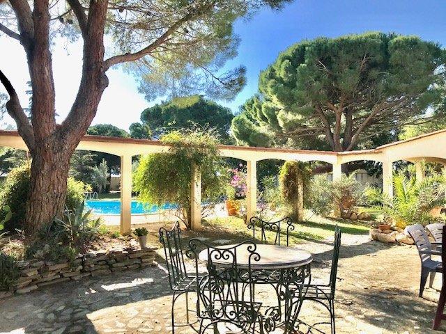 Maison d'architecte - 300 m² - 8 pièces