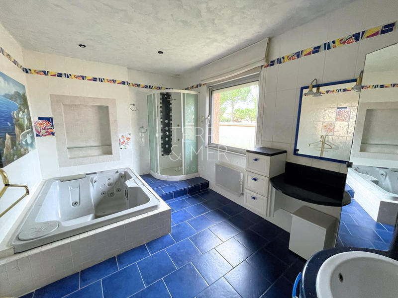 Maison - 240 m² - 7 pièces