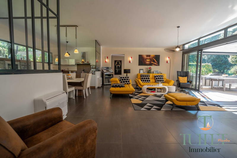 Villa - 238 m² - 5 pièces