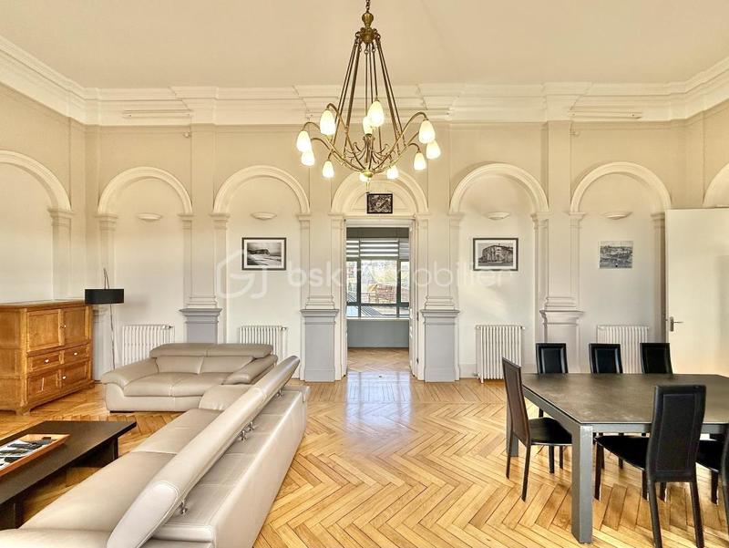 Appartement - 379 m² - 8 pièces