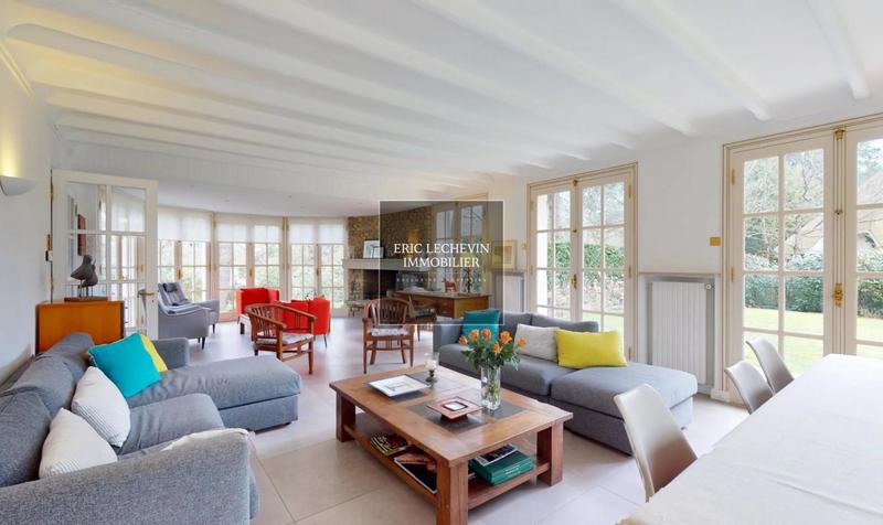 Villa - 200 m² - 10 pièces