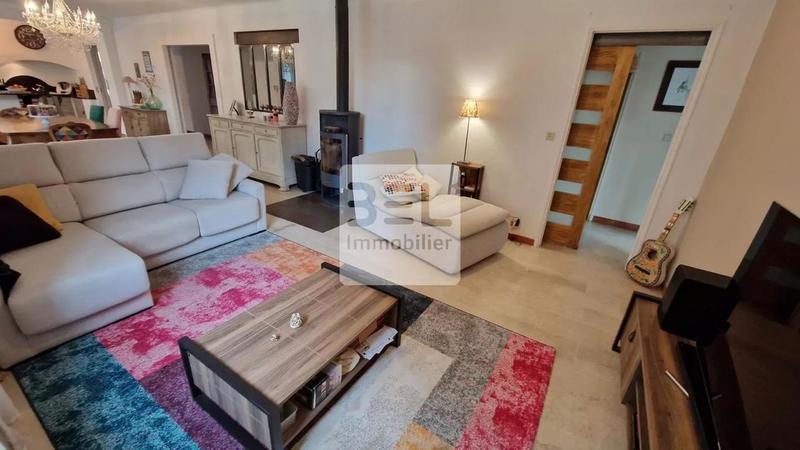 Propriété - 325 m² - 11 pièces