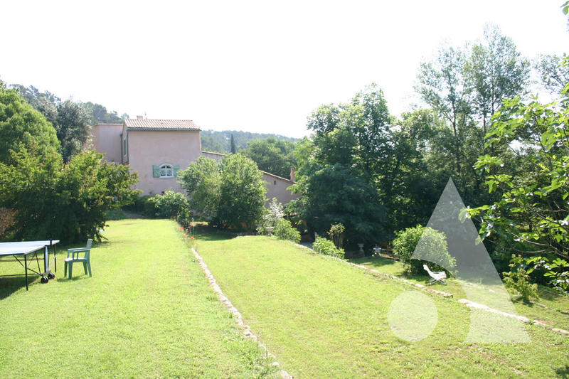 Maison - 273 m² - 9 pièces