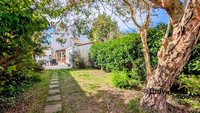 Maison - 235 m² - 9 pièces