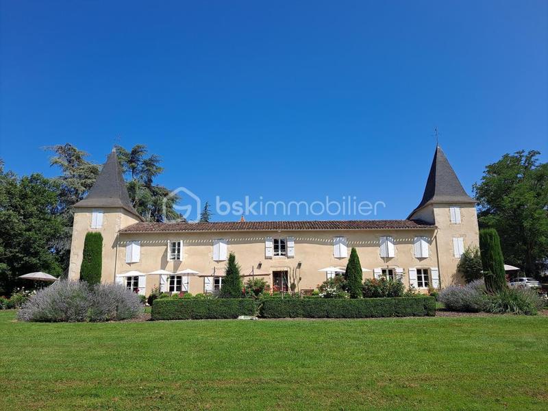 Château - 520 m² - 18 pièces
