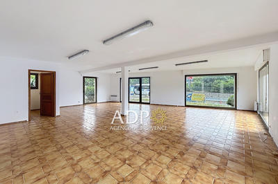 Local commercial - 214 m²