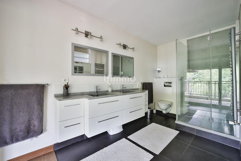 Villa - 253 m² - 8 pièces