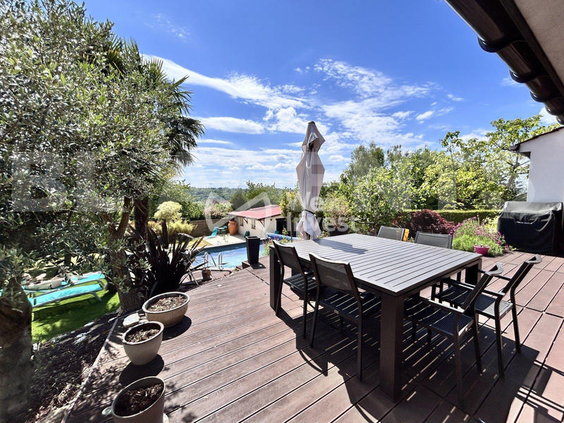 Maison - 219 m² - 6 pièces