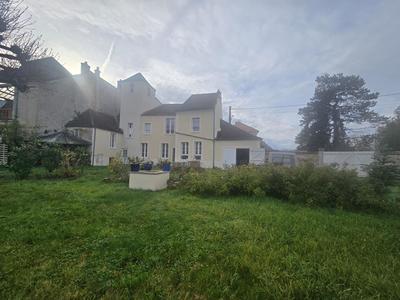 Maison - 170 m² - 11 pièces