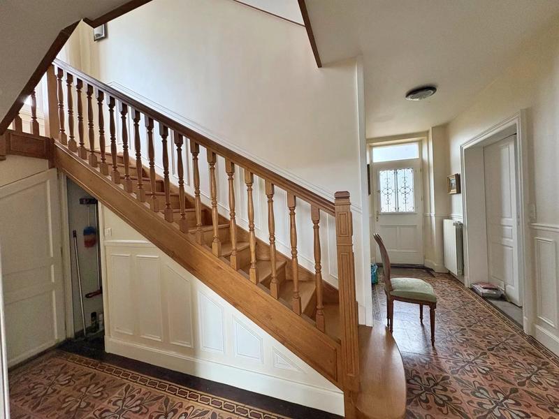 Maison - 180 m² - 7 pièces