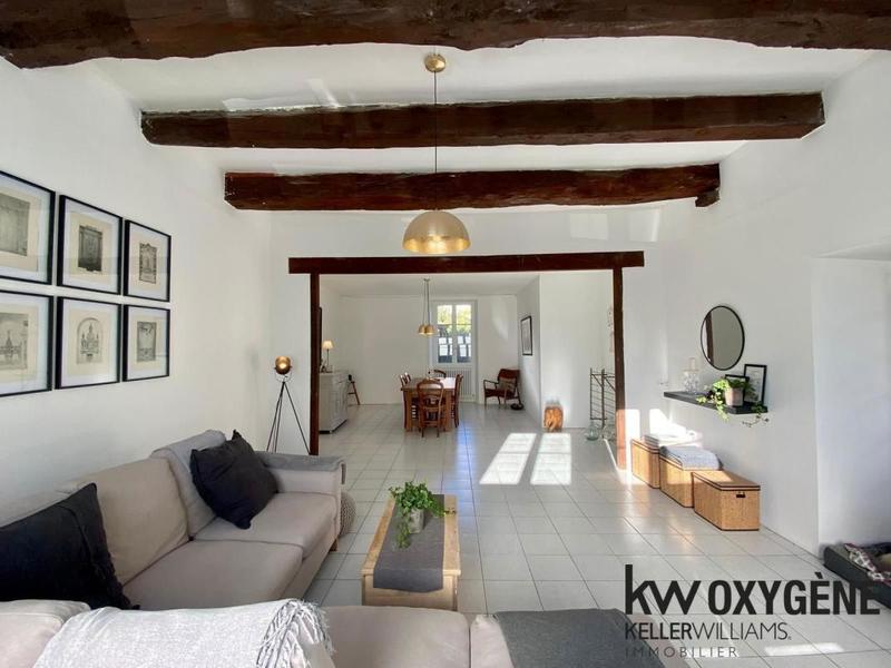 Maison - 220 m² - 6 pièces