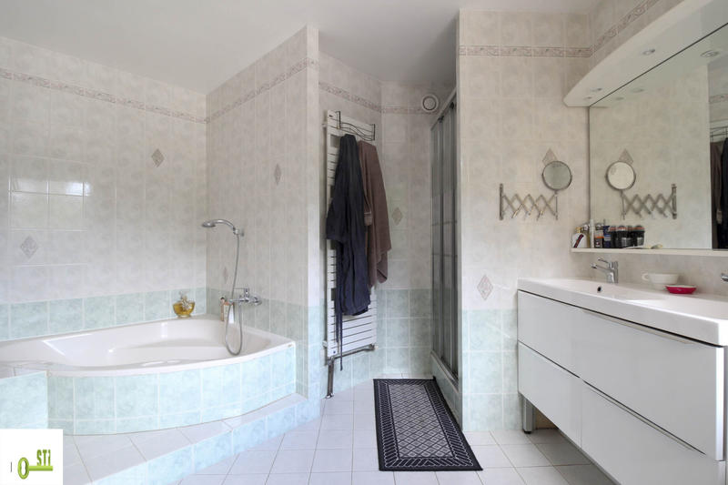 Maison - 270 m² - 8 pièces