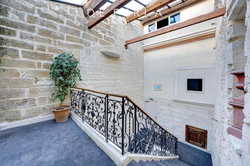 Appartement - 837 m² - 22 pièces