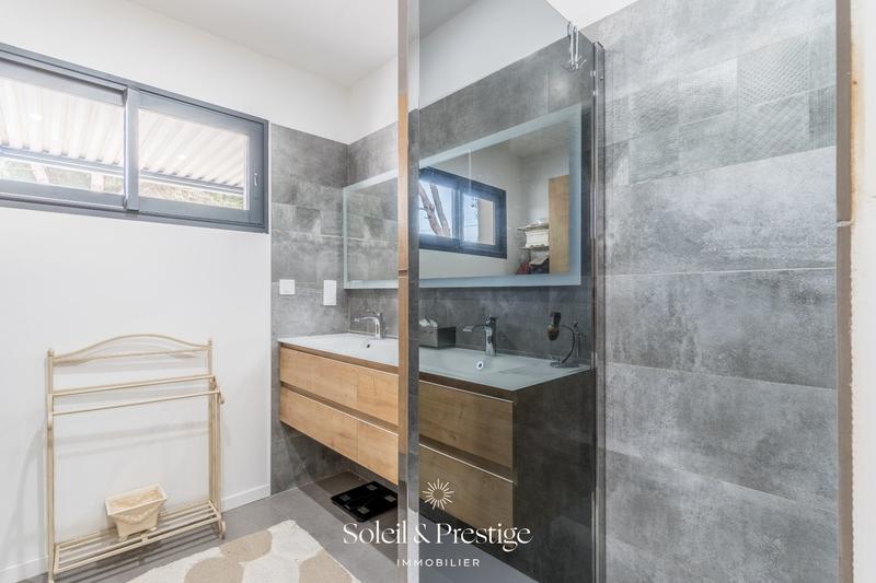 Maison - 232 m² - 7 pièces