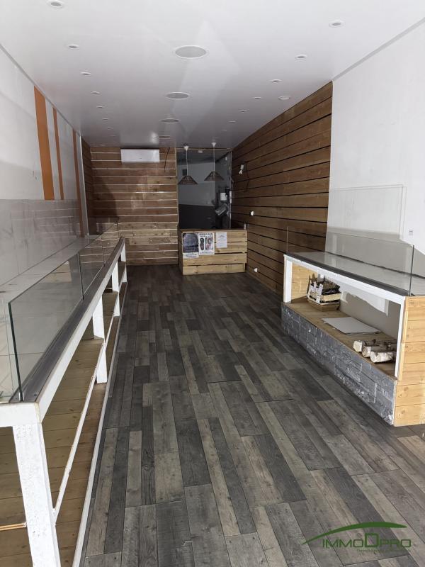 Local commercial - 130 m² - 4 pièces