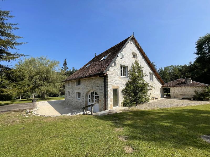 Propriété - 432 m² - 10 pièces