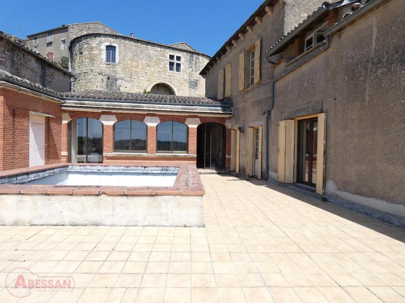 Maison - 375 m² - 15 pièces