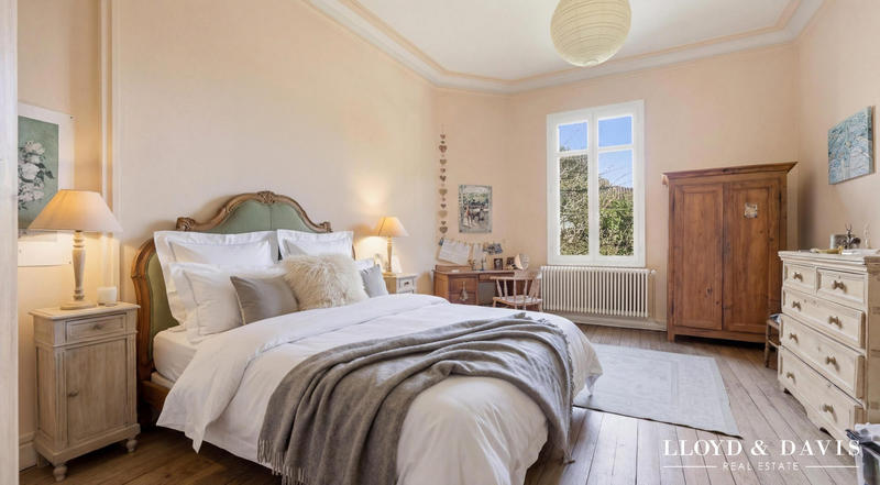 Maison - 392 m² - 12 pièces