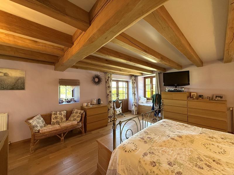 Maison - 220 m² - 6 pièces