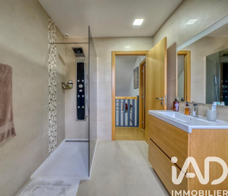 Maison - 176 m² - 6 pièces