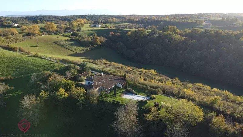 Propriété - 280 m² - 9 pièces