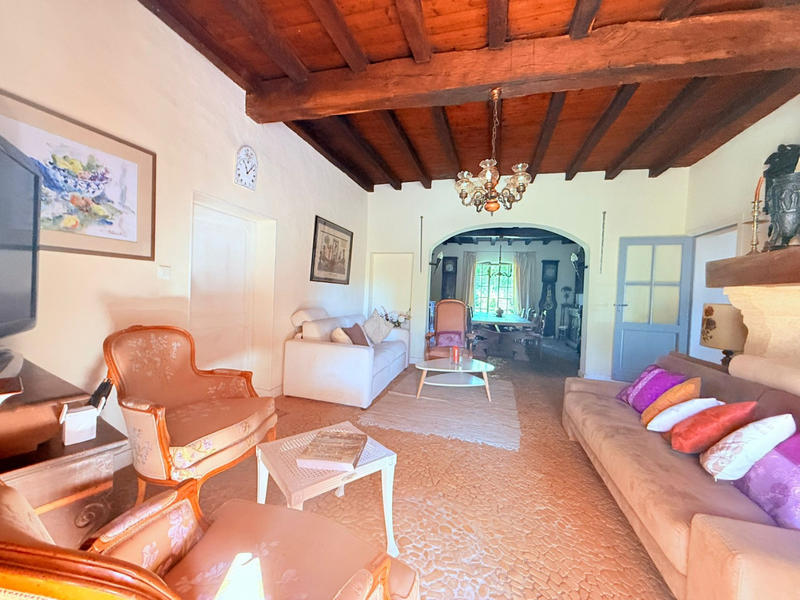 Maison - 348 m² - 13 pièces