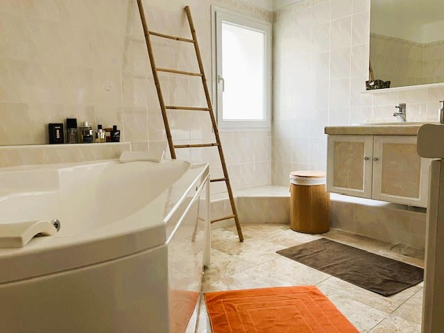 Maison de village - 225 m² - 8 pièces