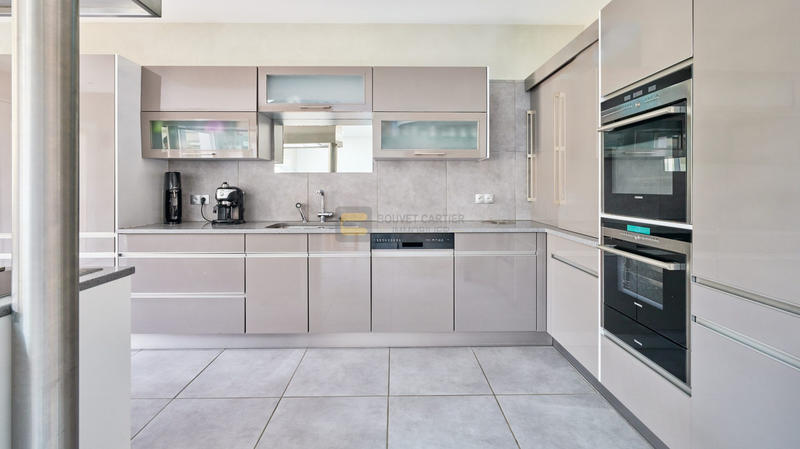 Maison - 520 m² - 10 pièces