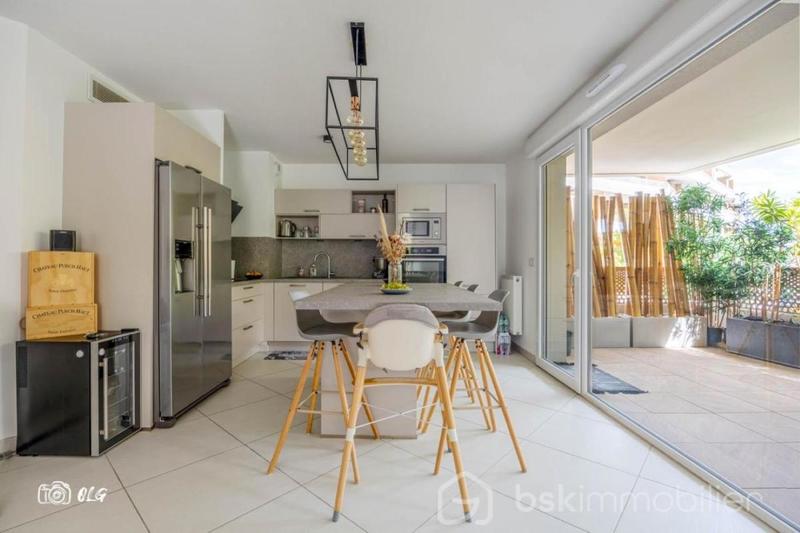 Appartement - 85 m² - 5 pièces