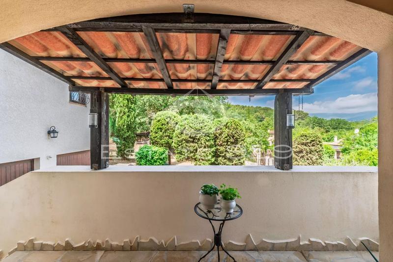 Villa - 235 m² - 7 pièces