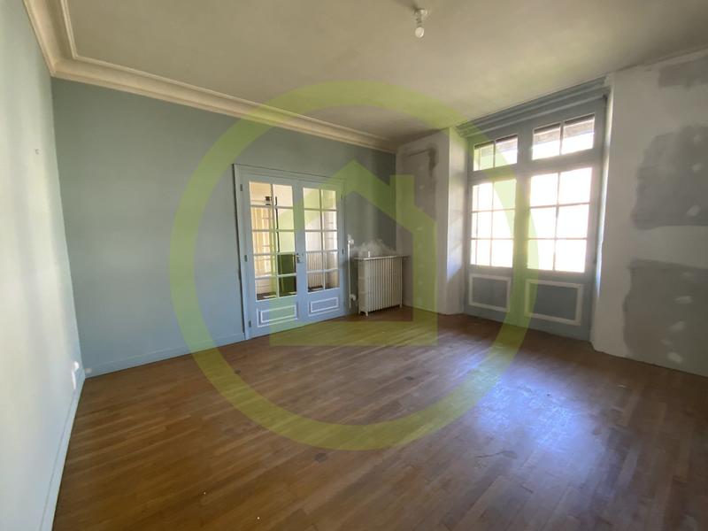 Maison - 275 m² - 11 pièces