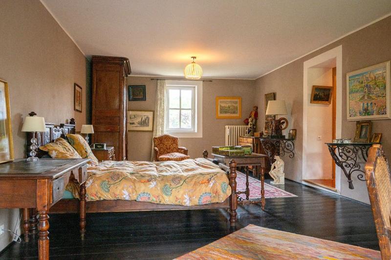 Maison - 345 m² - 8 pièces