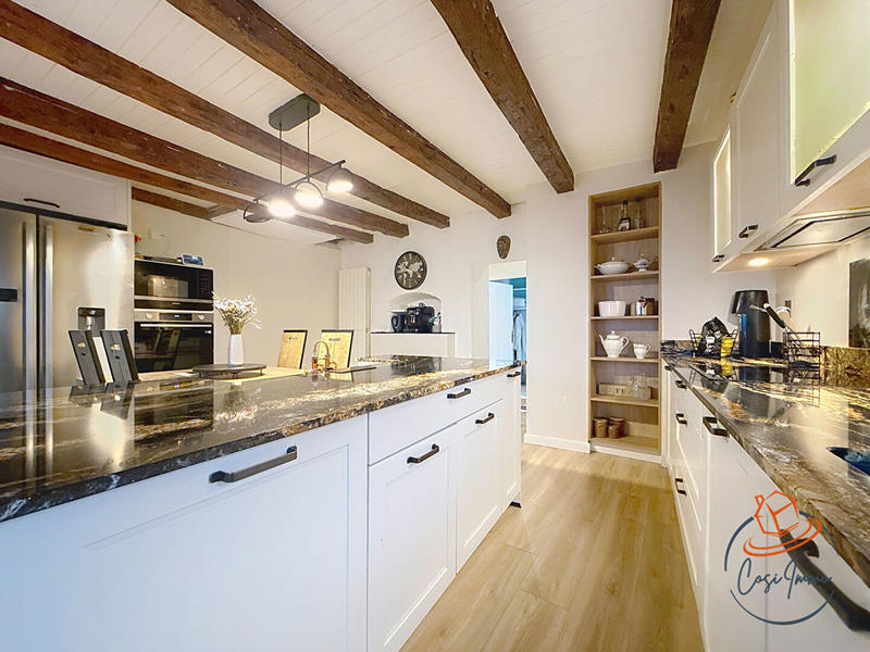 Maison - 205 m² - 7 pièces