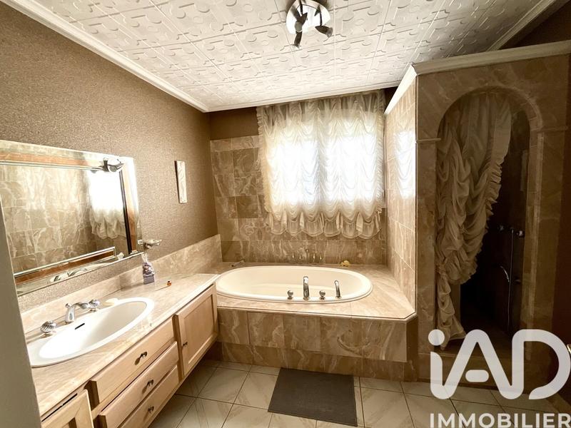 Maison - 398 m² - 11 pièces