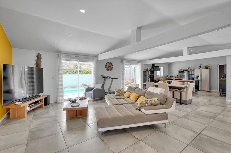 Maison - 215 m² - 6 pièces