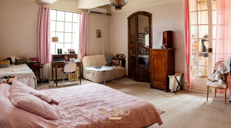 Demeure - 1 020 m² - 33 pièces