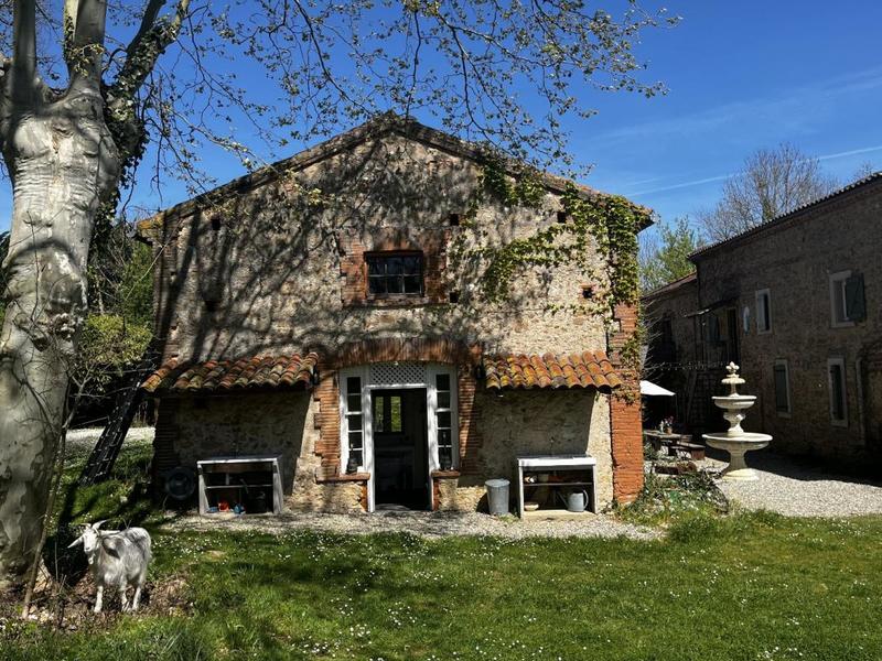 Propriété - 570 m² - 20 pièces