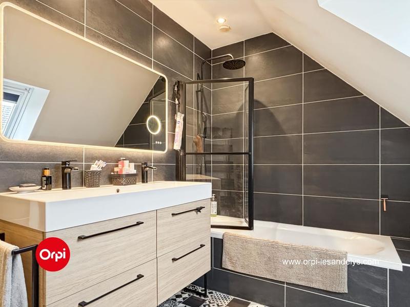 Maison - 96 m² - 4 pièces