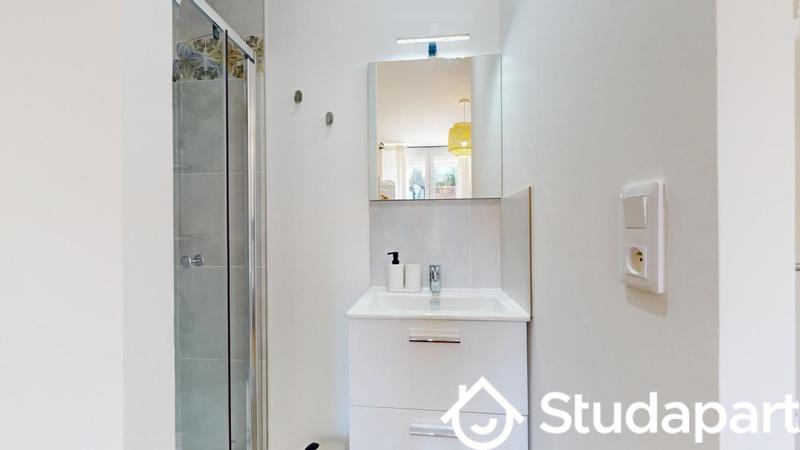 Chambre - 13 m² - 1 pièce