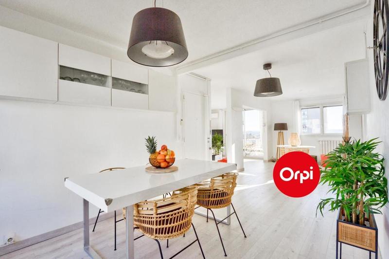 Appartement - 90 m² - 5 pièces