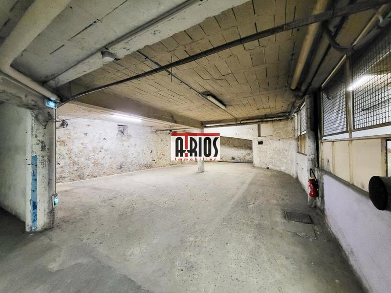 Local d'activité / Entrepôt - 242 m²