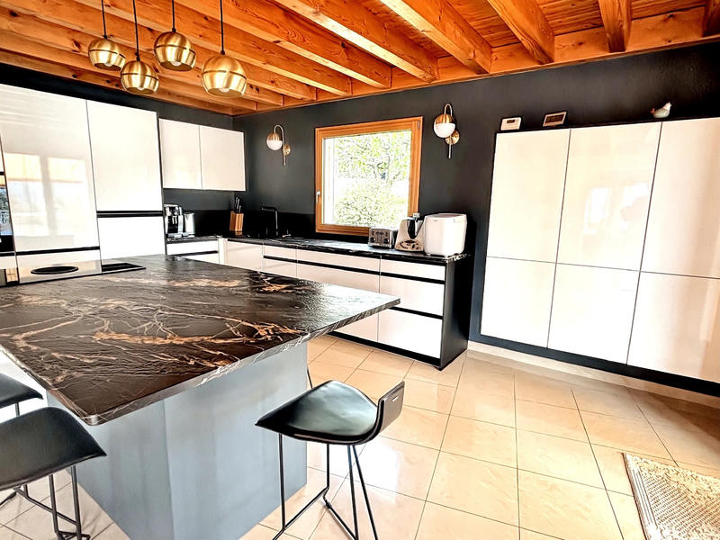 Maison - 253 m² - 9 pièces